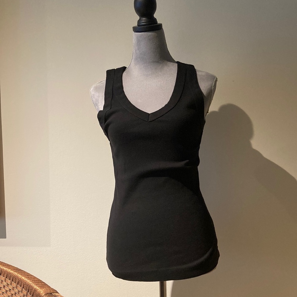 Michael stars sleeveless, V-neck T-shirt, size small
